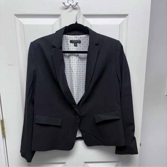 Ann Taylor Black Blazer, Cropped, Waist Length, Size 12P, Petite Jacket - Picture 1 of 10